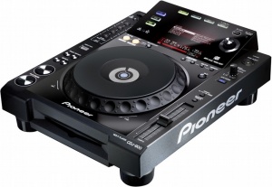 CDJ-900NXS - výkonný DJ multi player s diskovou jednotkou
